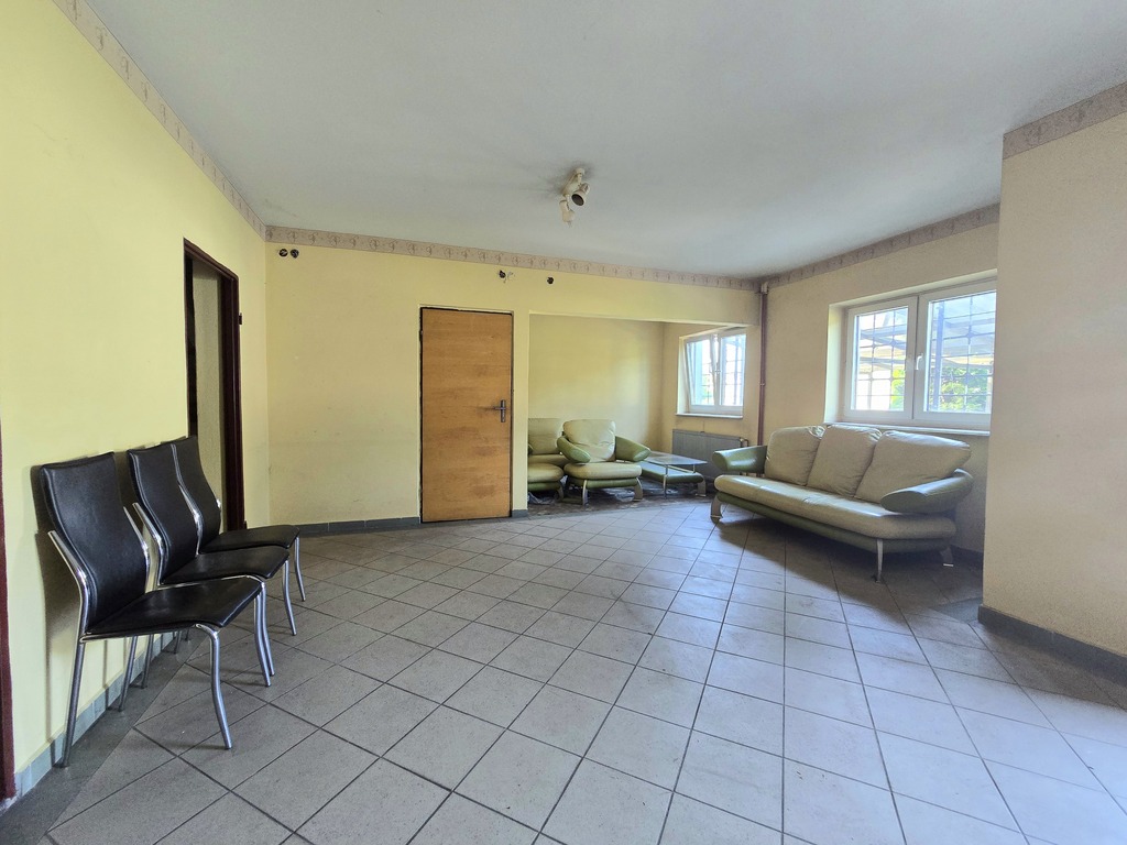 Budynek Usługowo-mieszkalny W Centrum 380 M2.