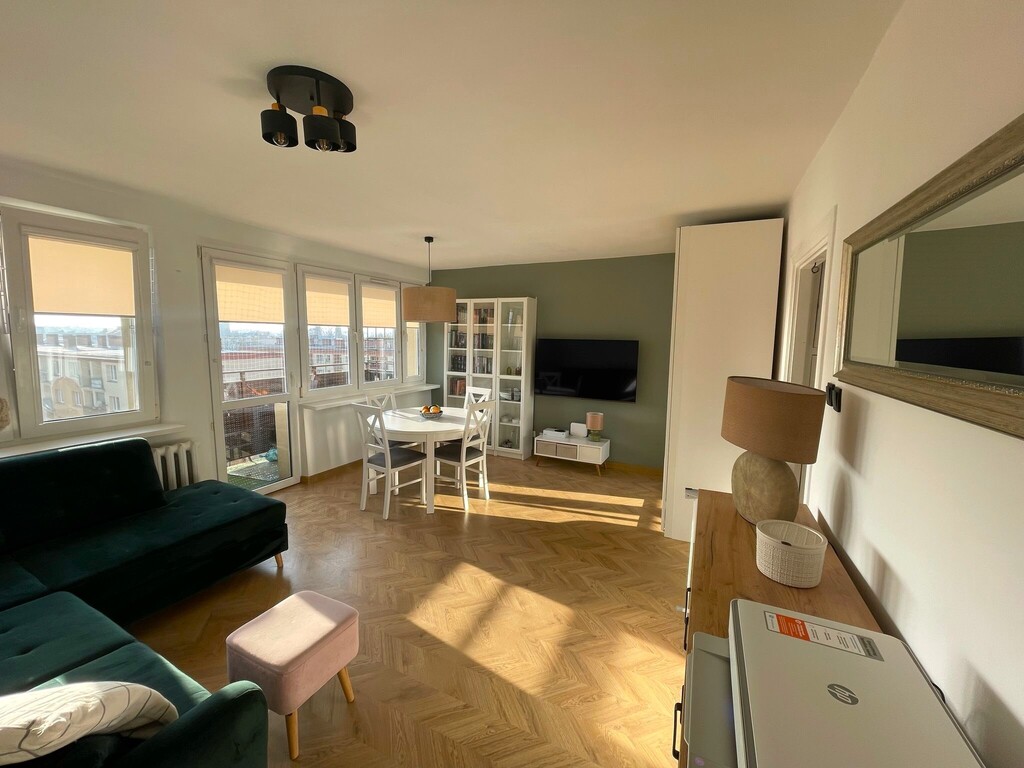 Dwupokojowe Mieszkanie Z Balkonem I C.o. Miejskim.