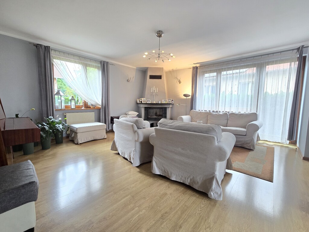 Przestronny Dom W Bolesławcu Z 2001 Roku