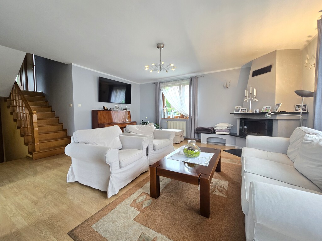 Przestronny Dom W Bolesławcu Z 2001 Roku