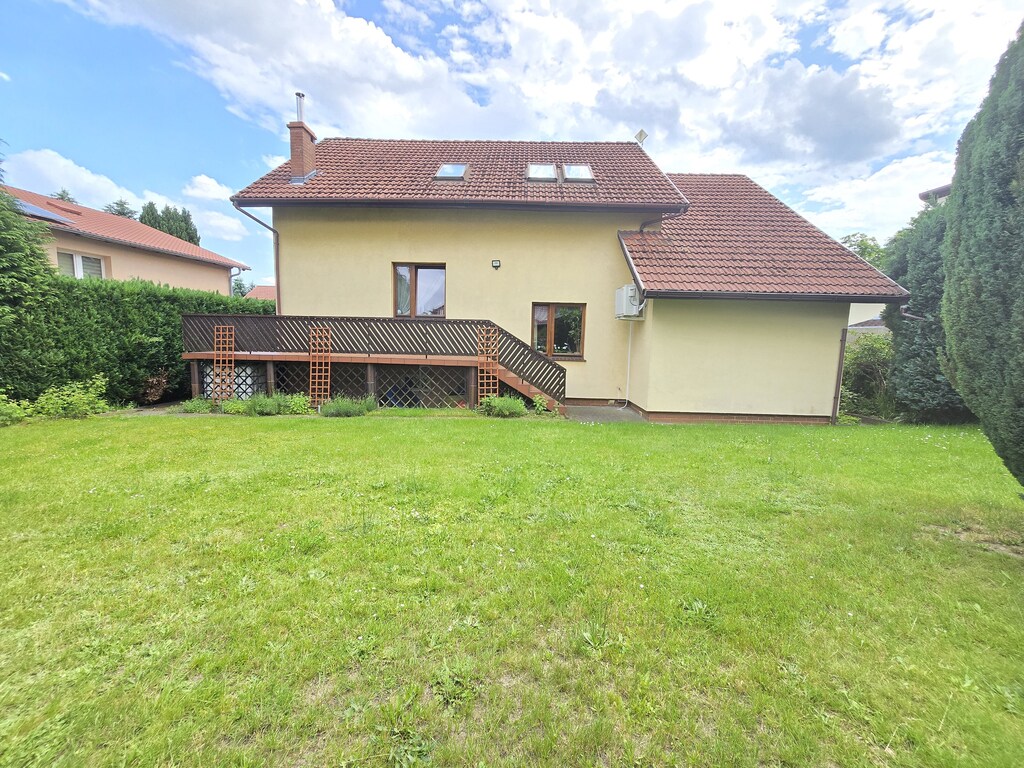 Przestronny Dom W Bolesławcu Z 2001 Roku