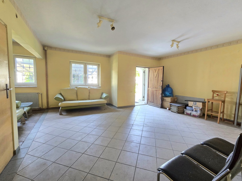 Budynek Usługowo-mieszkalny W Centrum 380 M2.