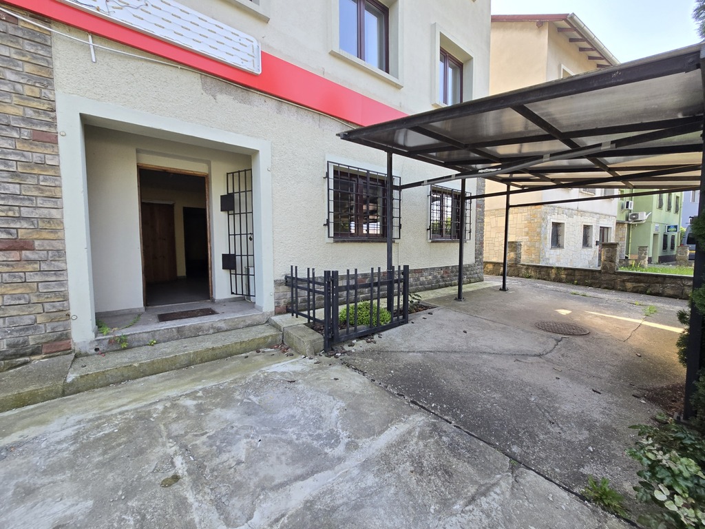 Budynek Usługowo-mieszkalny W Centrum 380 M2.