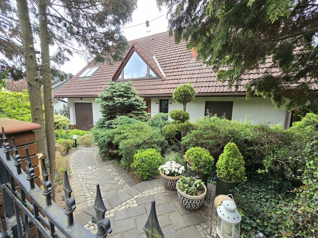 Wyjątkowy Dom na Osiedlu Kwiatowym w Bolesławcu