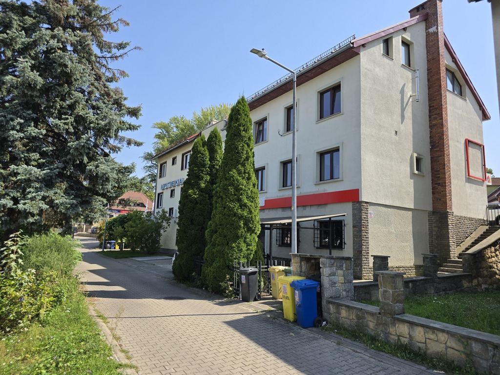 Budynek usługowo-mieszkalny w centrum 380 m2.