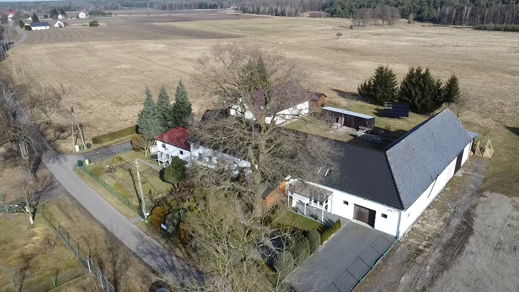 Dom Z  Najmem I Warsztatem Produkcyjnym – Parowa