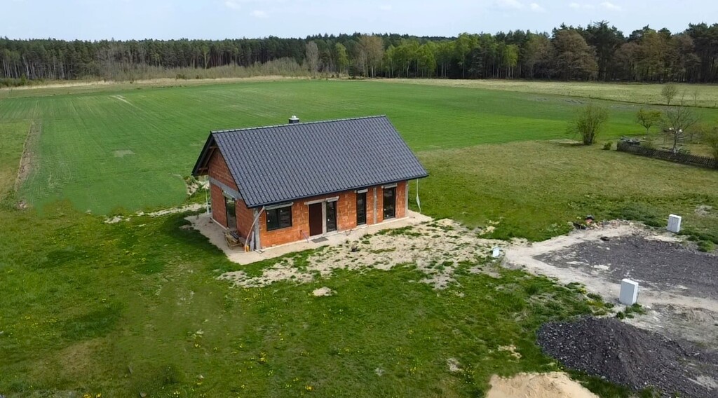 Dom w stanie surowym zamkniętym – Parowa
