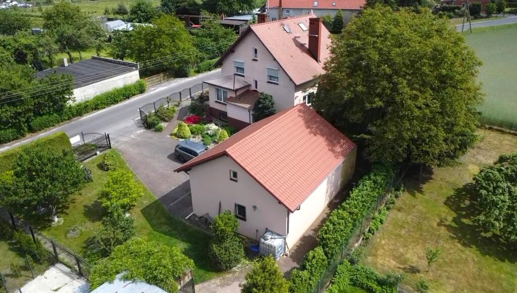 Dom dla rodziny Wolnostojący garaż 70 m² – Czerna.