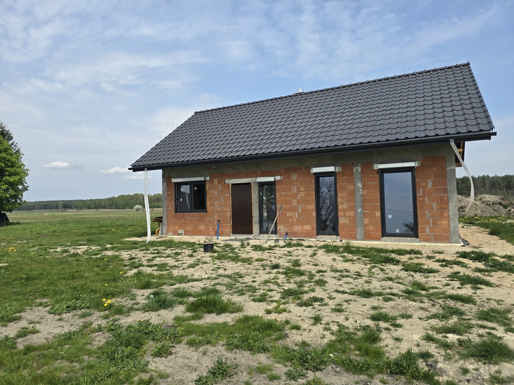 Dom w stanie surowym zamkniętym – Parowa