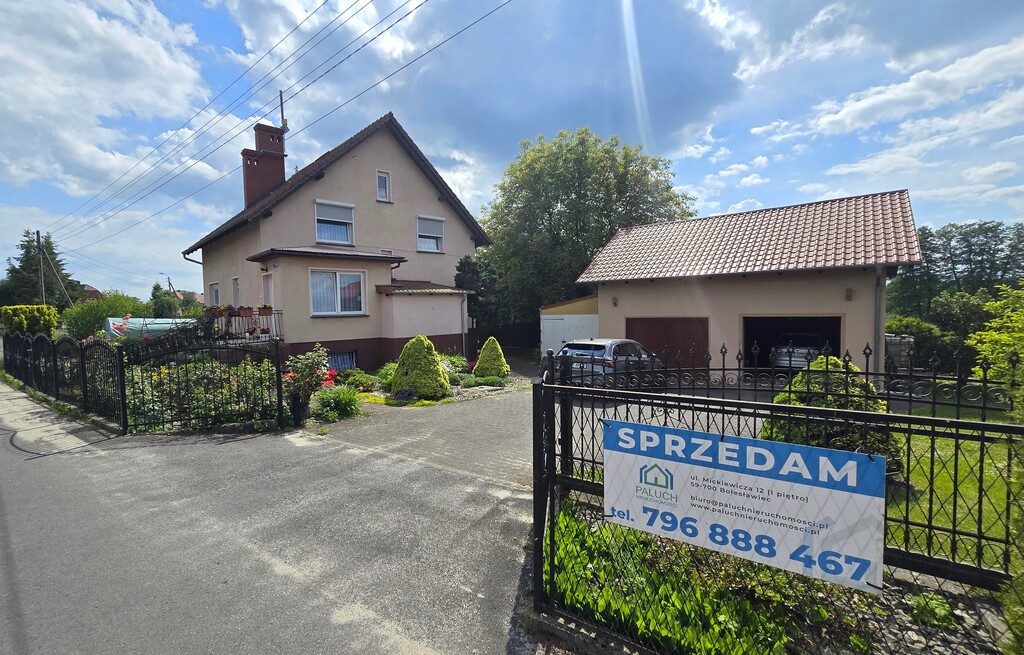 Dom dla rodziny Wolnostojący garaż 70 m² – Czerna.